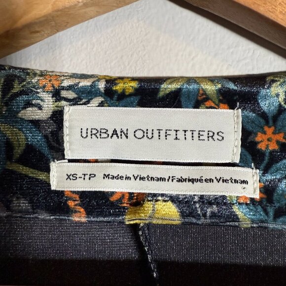 Urban Outfitters Tiger Snake Print Velvet Wrap Mini Dress Women's XS Multi NWOT - Picture 7 of 13